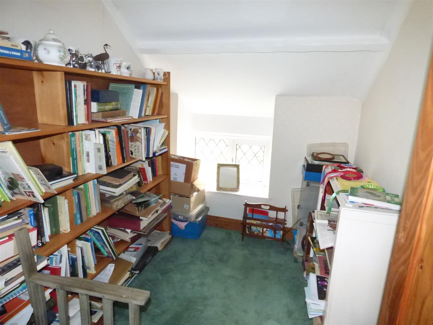 BEDROOM 2